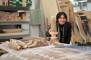 岸ミツアキ氏Fazioli工場にて１